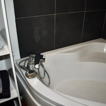 Apartamento La Domus Lemaitre 7, Wifi, 2 Chambres, Parking Bavay